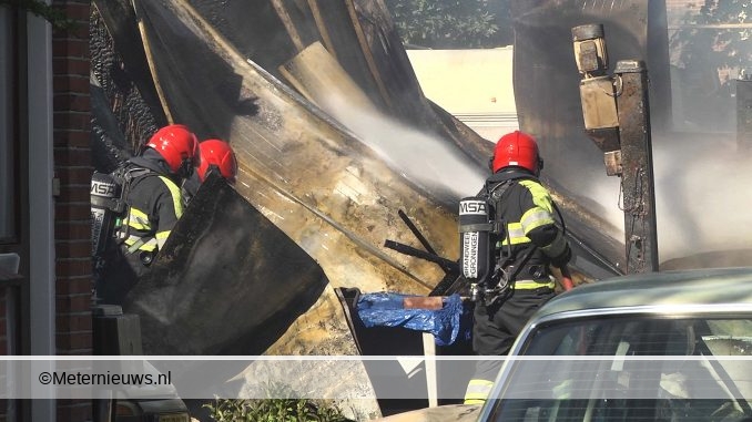 garegaencamperafgebrandinNieuwRoden