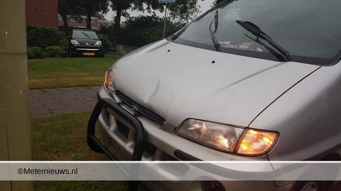 autos botsen in Nieuw weerdinge