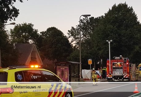 Automobilist verongelukt op parallelweg van de N377. Automobilist verongelukt op parallelweg van de N377.