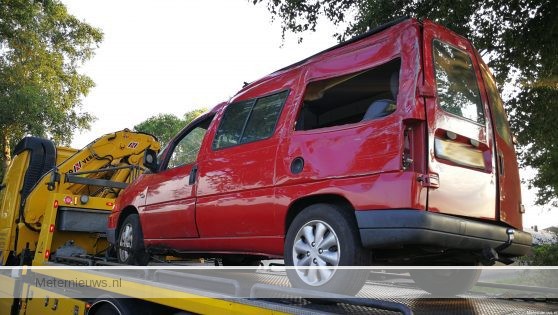 Automobilist de sloot in in Drijber(Video) |