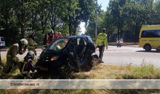Vrouw gewond na aanrijding op Europaweg Noord in Assen. Vrouw gewond na aanrijding op Europaweg Noord in Assen.