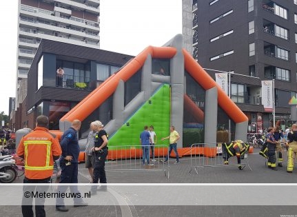 Zes gewonden na luchtkussen ongeval in Emmerhout. Zes gewonden na luchtkussen ongeval in Emmerhout.