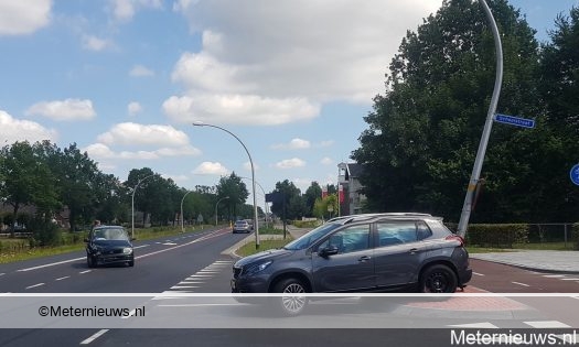 Veel schade na aanrijding in Bovensmilde. Veel schade na aanrijding in Bovensmilde.