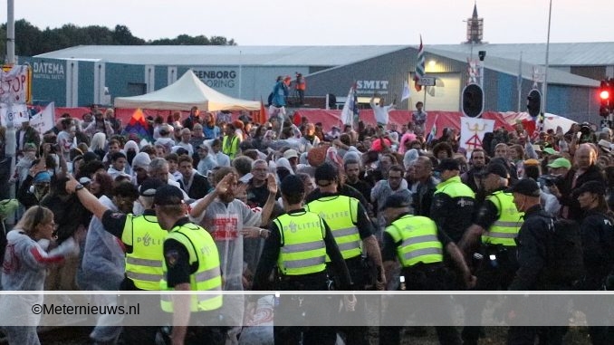 POLITIE GRIJPT IN IN FARMSUM4