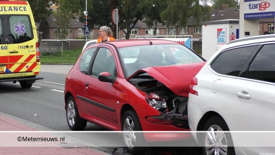 Gewonden na botsing tussen twee auto’s in Steenwijk.