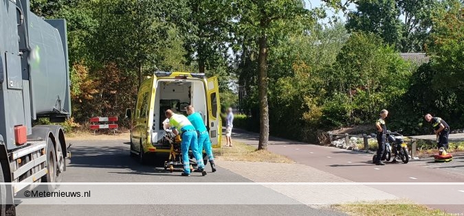 Vuilniswagen betrokken bij Brommerongeval in Peize. Vuilniswagen betrokken bij Brommerongeval in Peize.