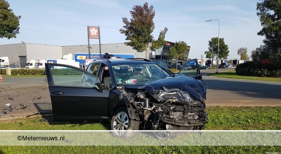 Gewonde na aanrijding tussen Auto en vrachtwagen in Hardenberg. Gewonde na aanrijding tussen Auto en vrachtwagen in Hardenberg.