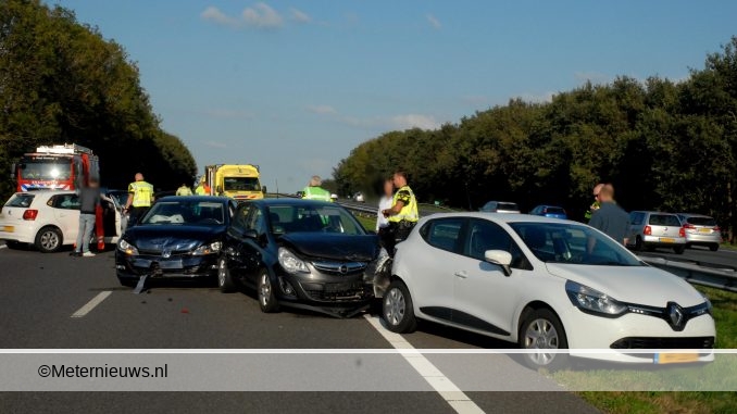 vijf autos botsen op de a7 bij marum en twee gewonden2