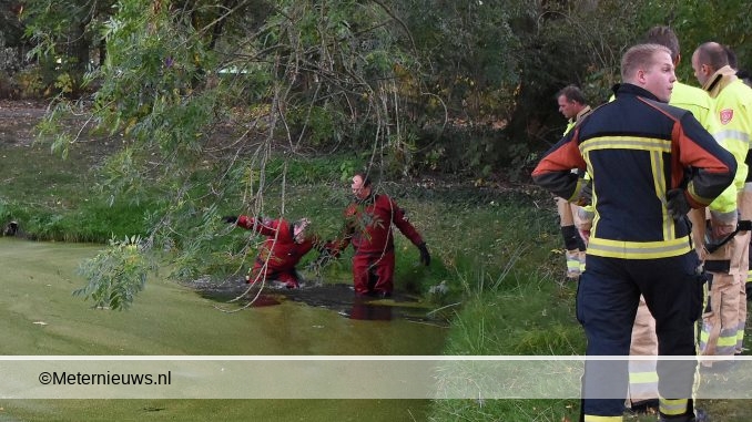 BRANDWEER DUIKERS ZOEKEN NAA KINDJE IN VIJVER GRONINGEN2