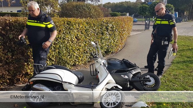 SCOOTERRIJDERS BOTSEN IN NIEUW DORDRECHT