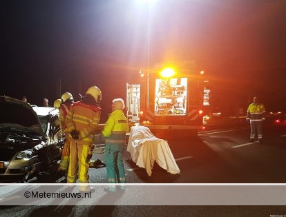 Frontale aanrijding met twee gewonden in Rheezerveen. Frontale aanrijding met twee gewonden in Rheezerveen.
