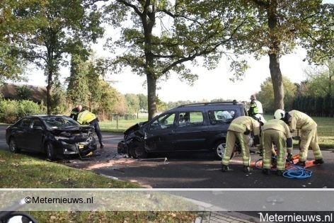 Gewonde na aanrijding tussen drie auto’s in De Groeve.