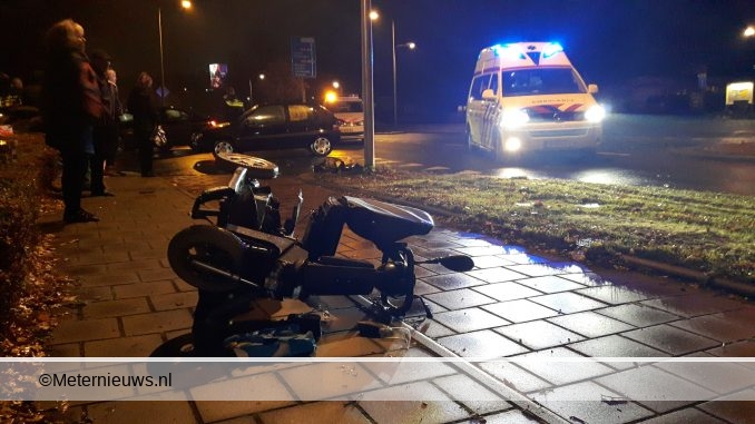 SCOOTMOBIELER GEWOND NA BOTSING MET AUTO IN HOOGEVEEN