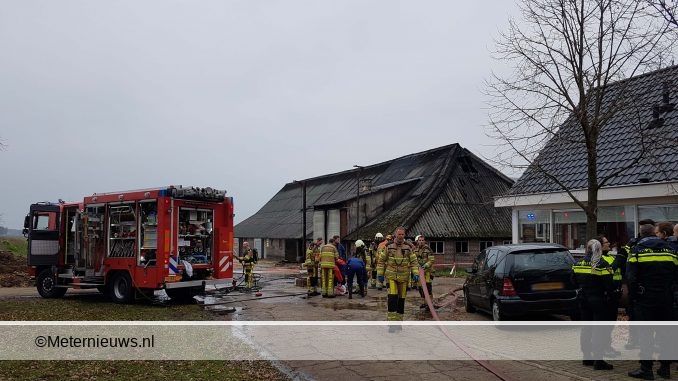 VIJFENTWINTIG STIEREN DOOD NA SCHUURBRAND IN RADEWIJK