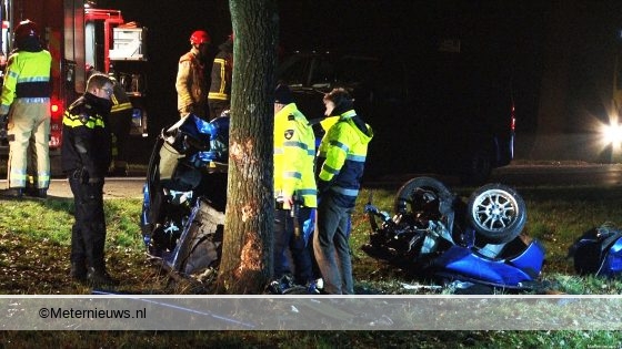 Auto doormidden na ongeval bij Hoogezand. Auto doormidden na ongeval bij Hoogezand.