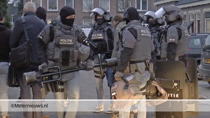 Arrestatieteam valt woning binnen Hoogeveen