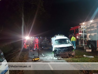 Twee gewonden na ernstige aanrijding op de N371 bij Havelte. Twee gewonden na ernstige aanrijding op de N371 bij Havelte.
