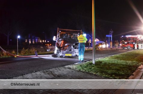 Aanrijding tussen Vrachtwagentje en personenauto in Drouwenermond.