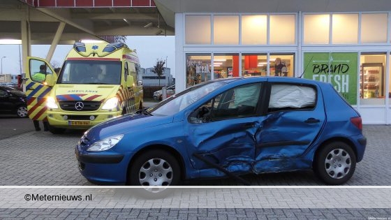 Drie gewonden na ongeval in Hollandscheveld. Drie gewonden na ongeval in Hollandscheveld.