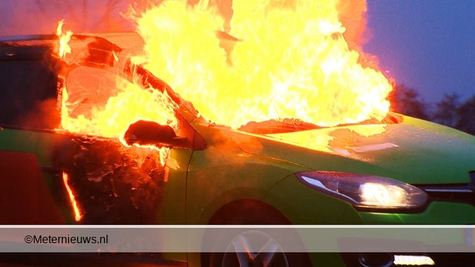 AUTO IN LICHTER LAAIE BAREVELD WILDERVANK