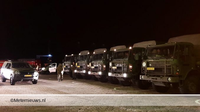 MILITAIREN OP WEG IN DE VEERBOOT NAAR SCHIMONIKOOG2