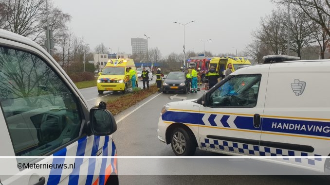 VROUW DOOR BRANDWEER UIT AUTO GEHAALD IN ASSEN