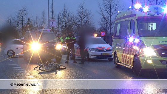 Fietser gewond an botsing tegen auto in Hoogeveen.
