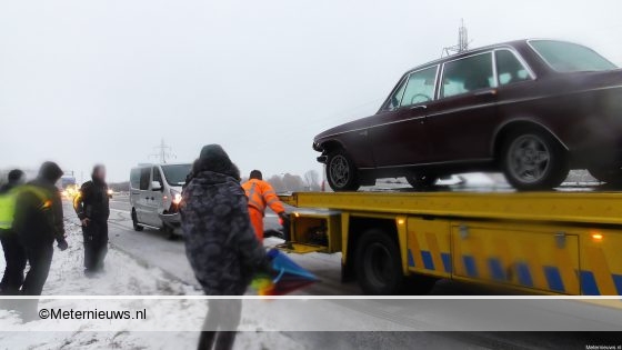 Files en ongevallen door winterse weer A32 Meppel. Files en ongevallen door winterse weer A32 Meppel.