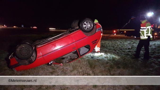 auto over de kop n48 Hoogeveen