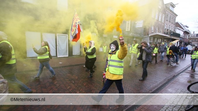 GELE HESJES DEMONSTRATIE IN ASSEN0