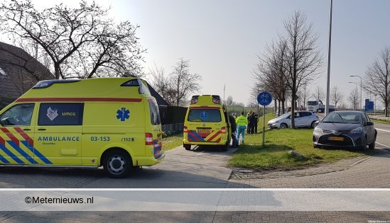 Gewonde na aanrijding tussen drie auto’s in Hoogeveen. Gewonde na aanrijding tussen drie auto’s in Hoogeveen.