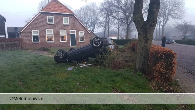 auto over de kop rouveen