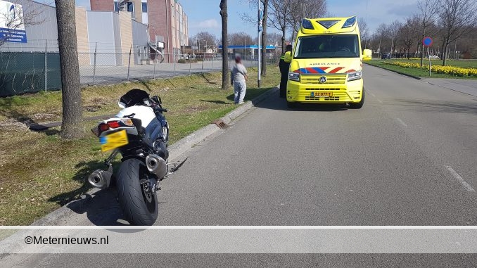 motorrijder gewond na crash in Klazienaveen