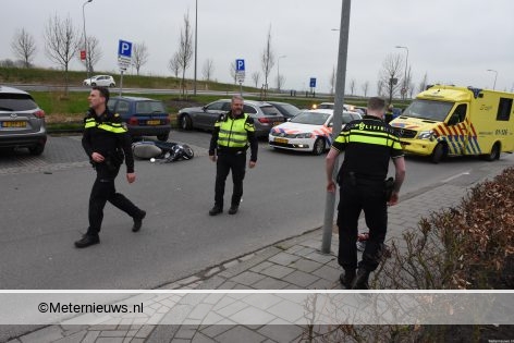 Scooterrijder gewond bij aanrijding met auto op Reitdiephaven Groningen. Scooterrijder gewond bij aanrijding met auto op Reitdiephaven Groningen.