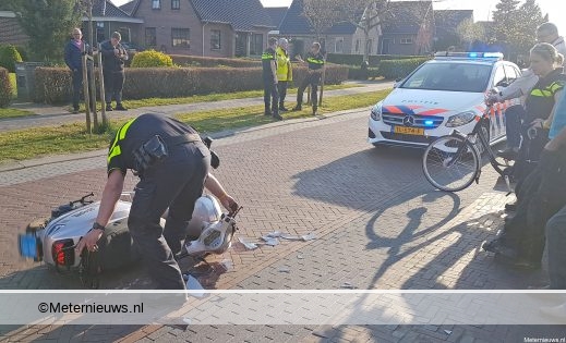 Scooterrijder gewond bij ongeval Emmen. Scooterrijder gewond bij ongeval Emmen.