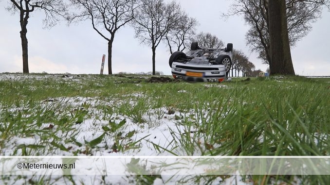 AUTO DOOR SNEEUWVAL OVER DE KOP IN HOOGEZAND2