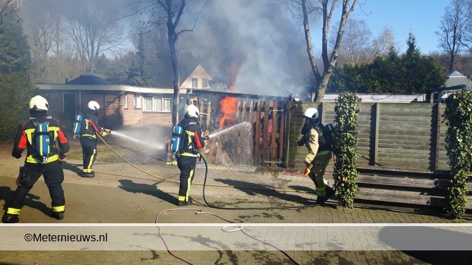 OLD TIMER IN DE BRAND IN HOLLANDSCHEVELD3