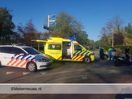 Automobilist raakt ernstig gewond bij botsing tegen boom in Etten-Leur. Automobilist raakt ernstig gewond bij botsing tegen boom in Etten-Leur.