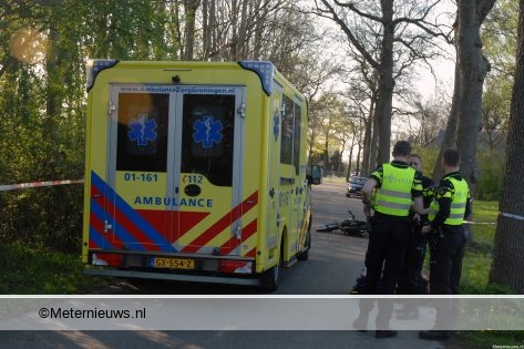 Bromfietser ernstig gewond na botsing tegen boom in Noordwijk.