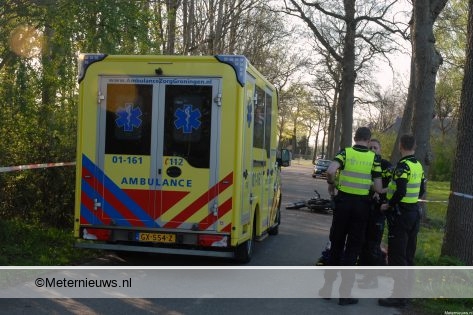 Bromfietser ernstig gewond na botsing tegen boom in Noordwijk. Bromfietser ernstig gewond na botsing tegen boom in Noordwijk.