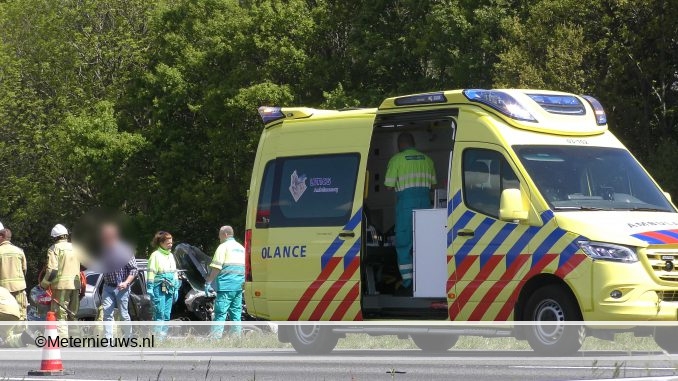 AUTO IN DE VANGRAIL OP A28 BIJ ASSEN