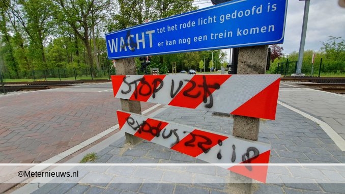 WEER TEKST EXODUS 2218 OP BORDEN IN ASSEN AANGETROFFEN9