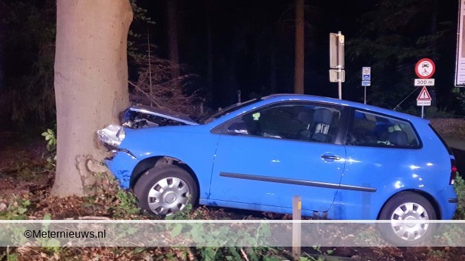 auto tegen boom in dalmsholte