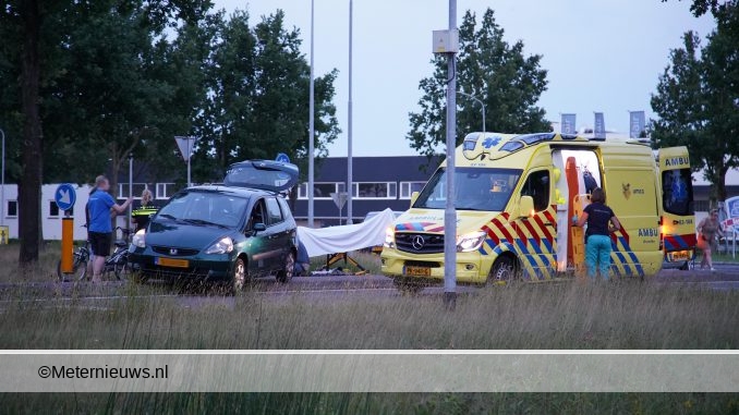 FIETSER ERNSTIG GEWOND NA BOTSING MET AUTO IN ASSEN