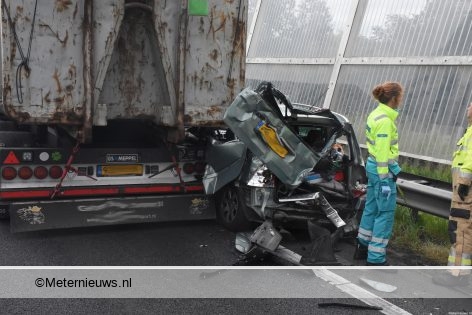 Ravage na ernstig ongeval op N7 bij Groningen.