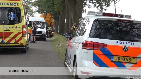 Fietser gewond na botsing tegen trekker in Holthone. Fietser gewond na botsing tegen trekker in Holthone.