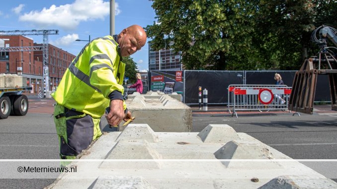 ROAD BLOKS GEPLAATST OP TOEGNGASWEGEN TT FESTIVAL ASSEN4