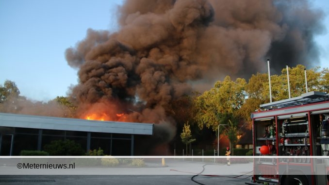 ZEER GROTE BRAND AUTOBEDRIJF IN GRONINGEN3