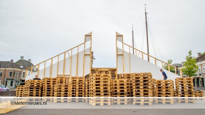 BOUW KUNSTWERK RIALTOBRUG IN ASSEN0