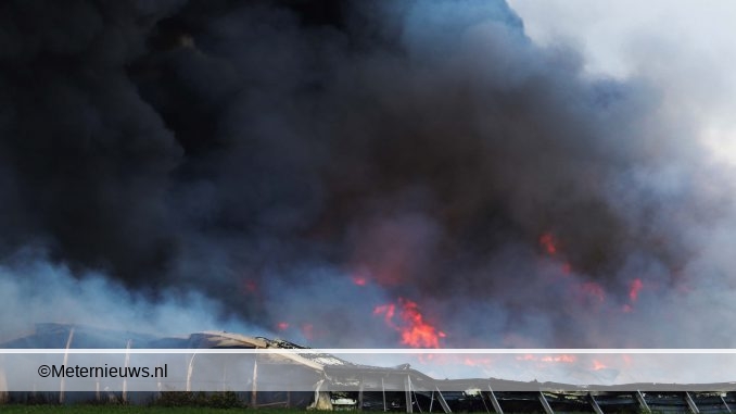 Grote brand kippenschuur pluimveehouderij Kielwindeweer00